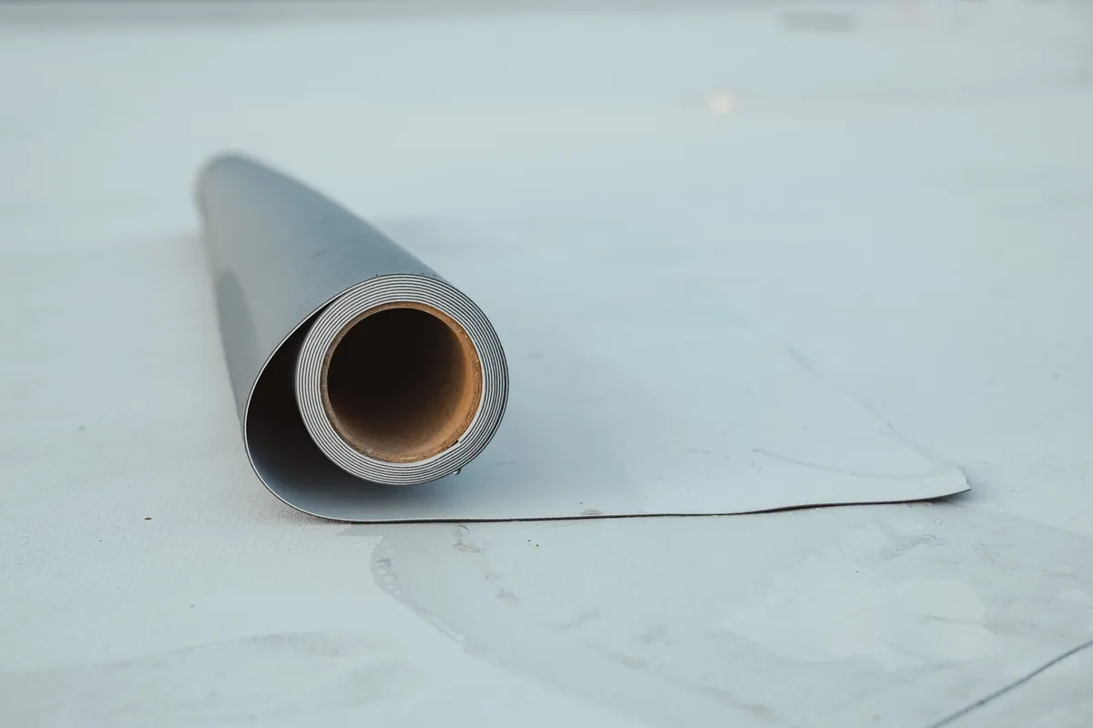 Rouleau lanière PVC : une solution pratique pour vos séparations d'espace
